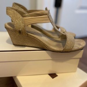 size 8 wedge sandal in gold used